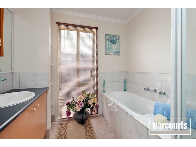 4 Fenton Place, Narre Warren South VIC 3805