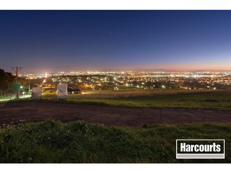 13 Old Coach Road, Berwick VIC 3806