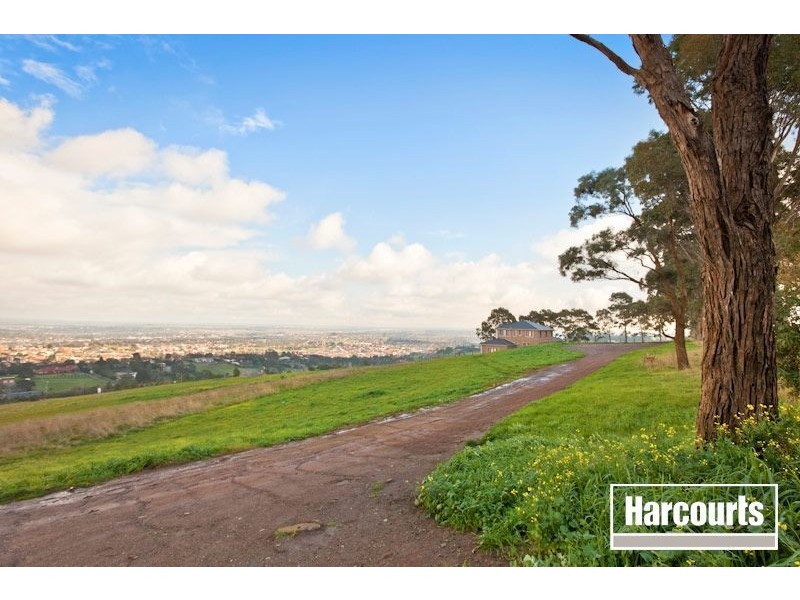 13 Old Coach Road, Berwick VIC 3806