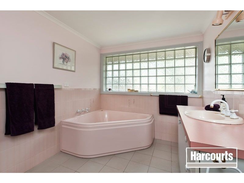 2 Kirkfell Court, Berwick VIC 3806