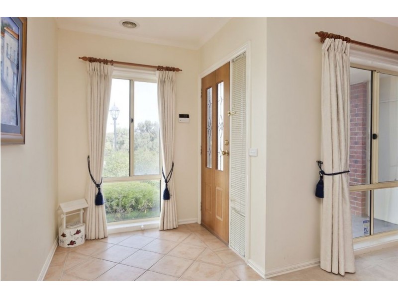 42 Tantallon Bvd, Beaconsfield VIC 3807