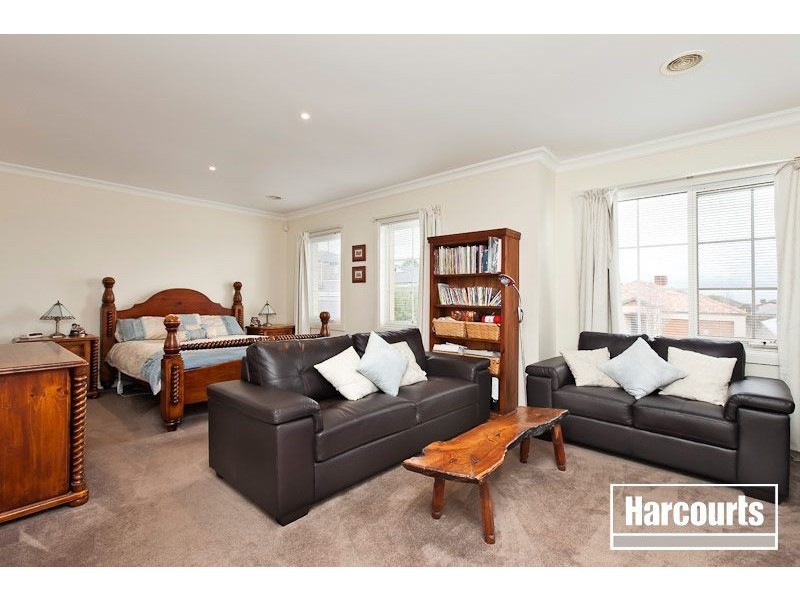 12 Hawkesbury Street, Berwick VIC 3806