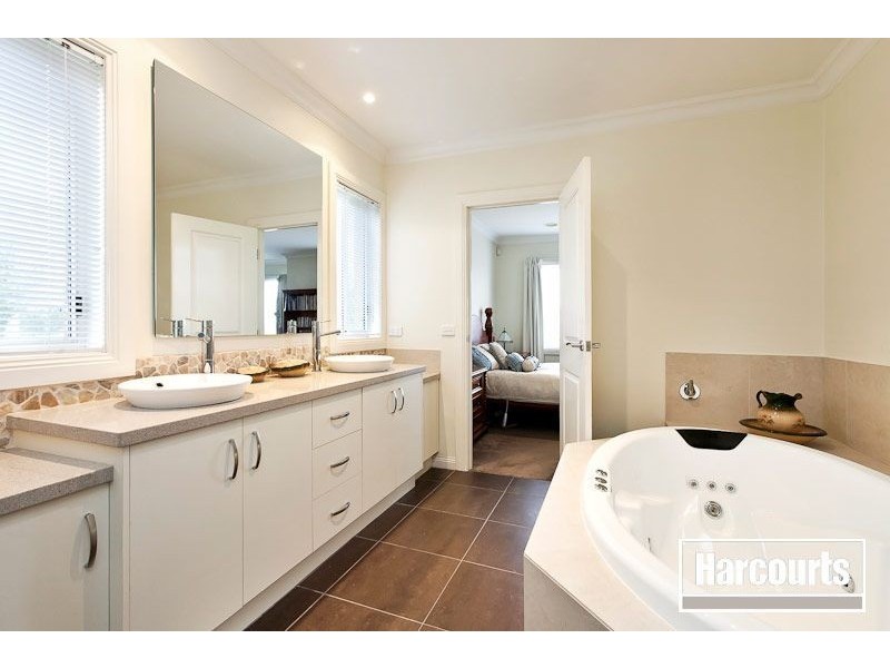 12 Hawkesbury Street, Berwick VIC 3806