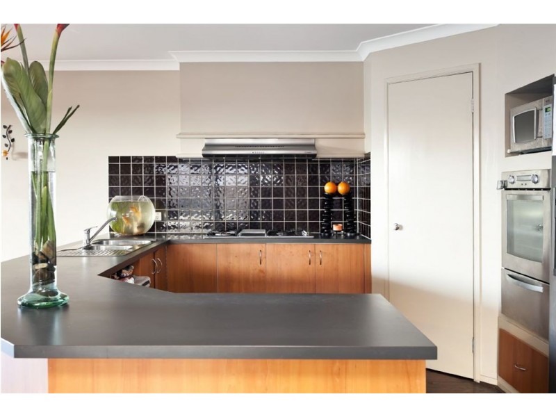 1 Hollington Way, Berwick VIC 3806