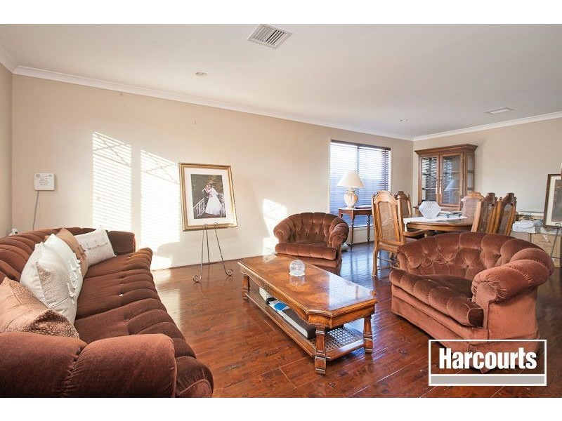 1 Hollington Way, Berwick VIC 3806