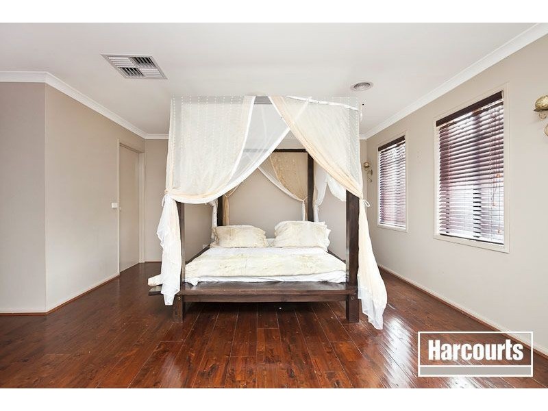 1 Hollington Way, Berwick VIC 3806