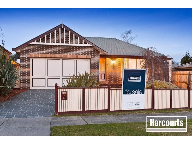 17 Bertrand Close, Berwick VIC 3806