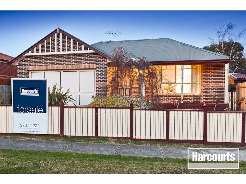 17 Bertrand Close, Berwick VIC 3806