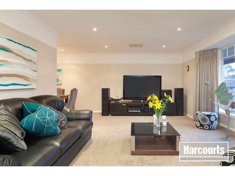 17 Bertrand Close, Berwick VIC 3806