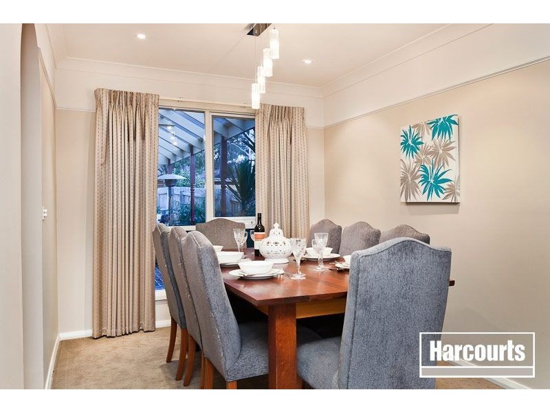 17 Bertrand Close, Berwick VIC 3806