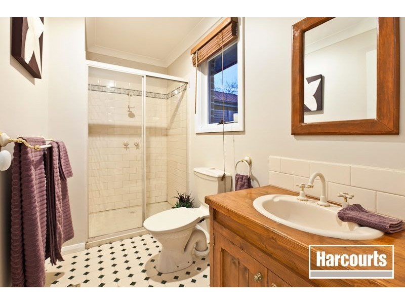 17 Bertrand Close, Berwick VIC 3806