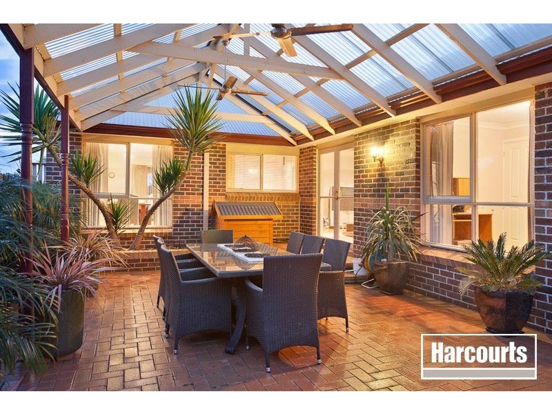 17 Bertrand Close, Berwick VIC 3806