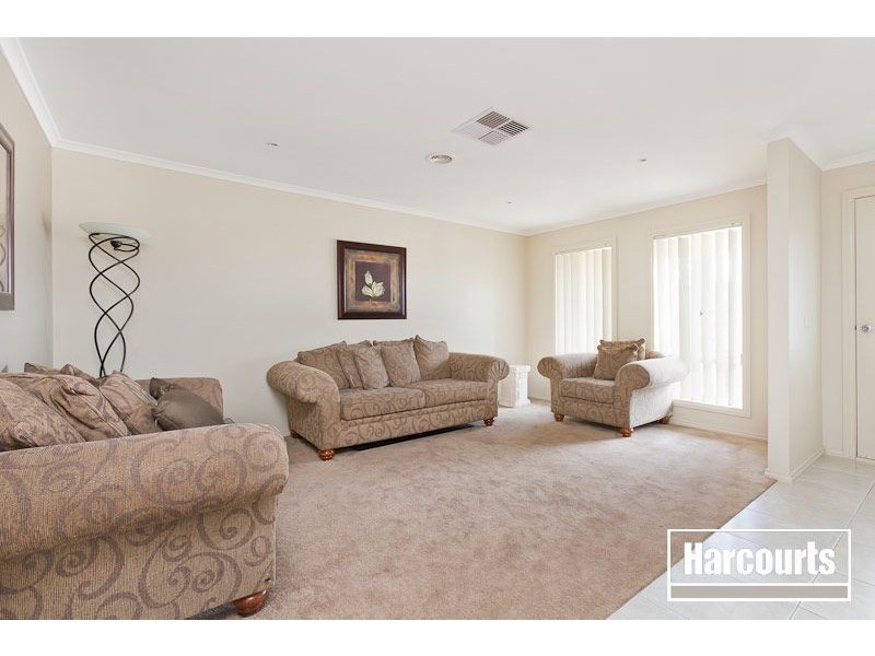 34 Meadowlands Way, Berwick VIC 3806