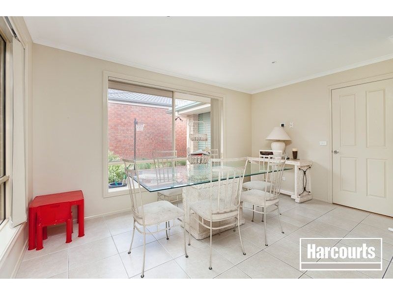 34 Meadowlands Way, Berwick VIC 3806