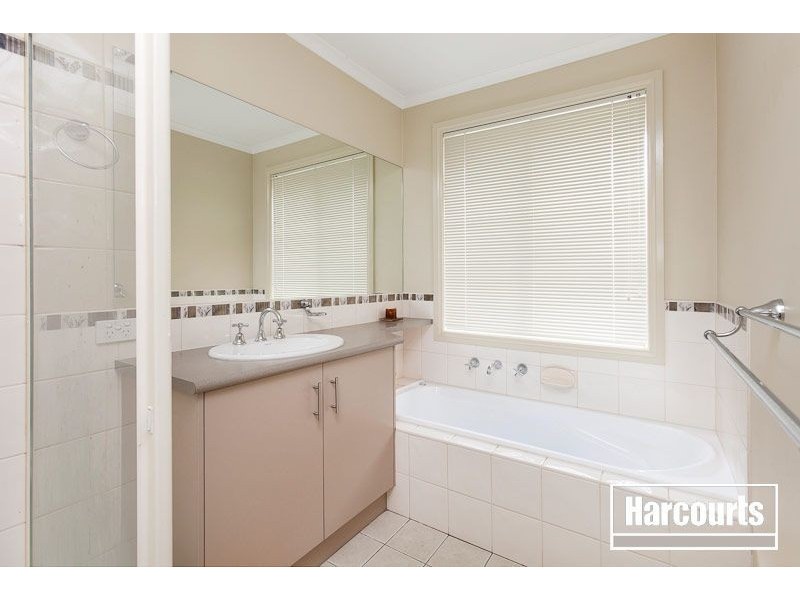 34 Meadowlands Way, Berwick VIC 3806