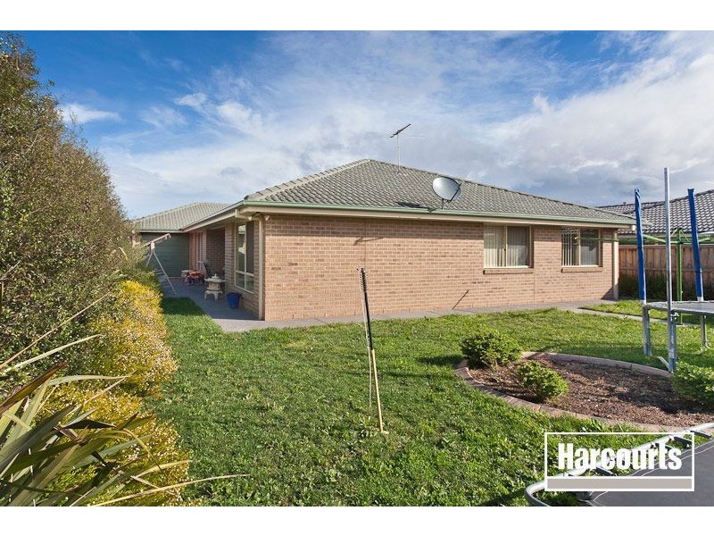 34 Meadowlands Way, Berwick VIC 3806