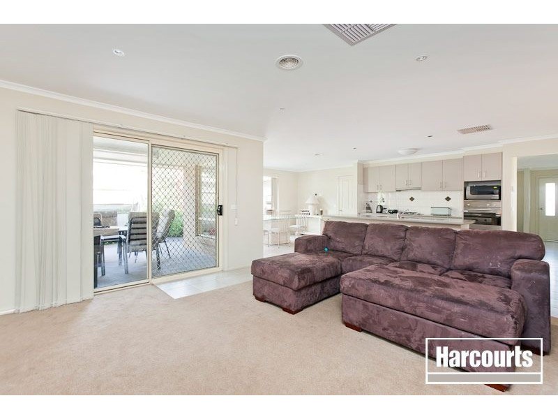 34 Meadowlands Way, Berwick VIC 3806