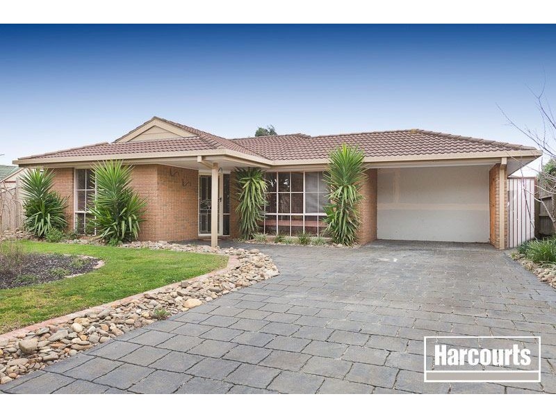 4 Amaroo Court, Berwick VIC 3806