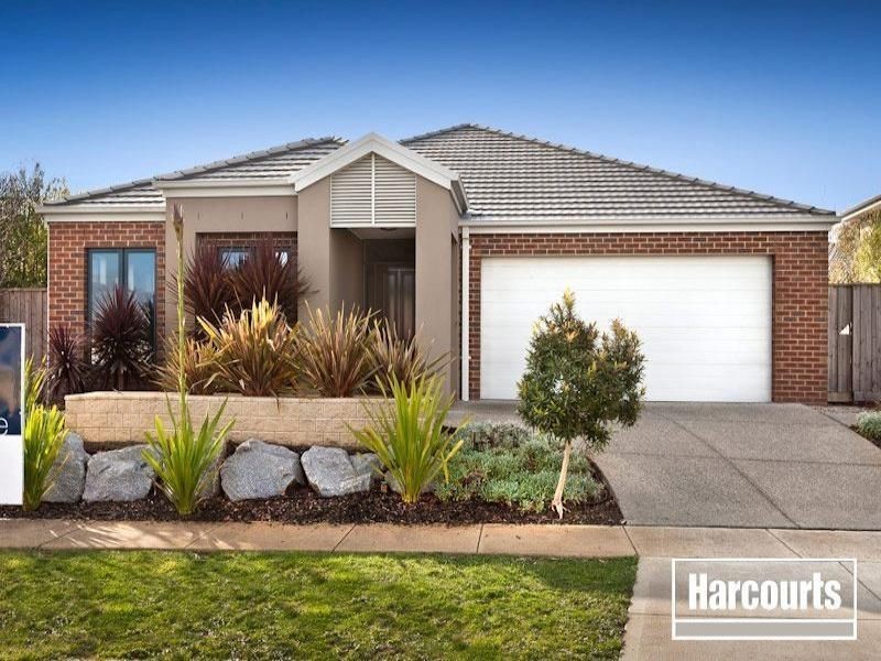 10 Chase Boulevard, Berwick VIC 3806