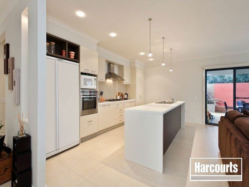 10 Chase Boulevard, Berwick VIC 3806