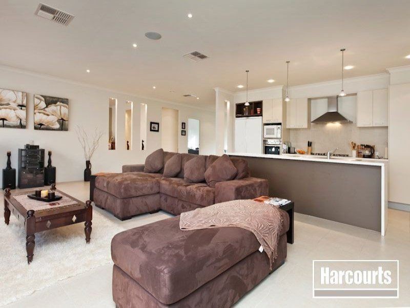 10 Chase Boulevard, Berwick VIC 3806