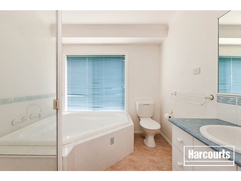 15 Grove Gardens, Berwick VIC 3806