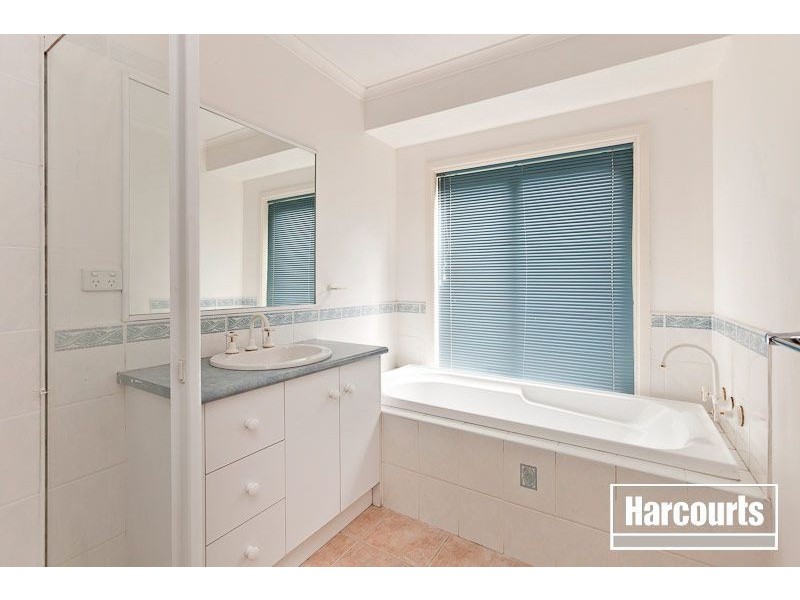 15 Grove Gardens, Berwick VIC 3806