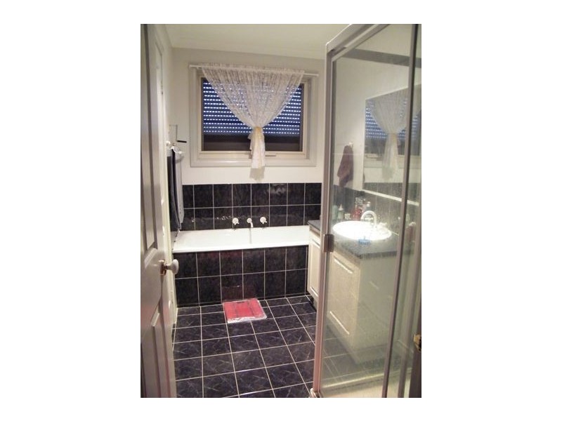 2/38 Kirkwood Crescent, Hampton Park VIC 3976