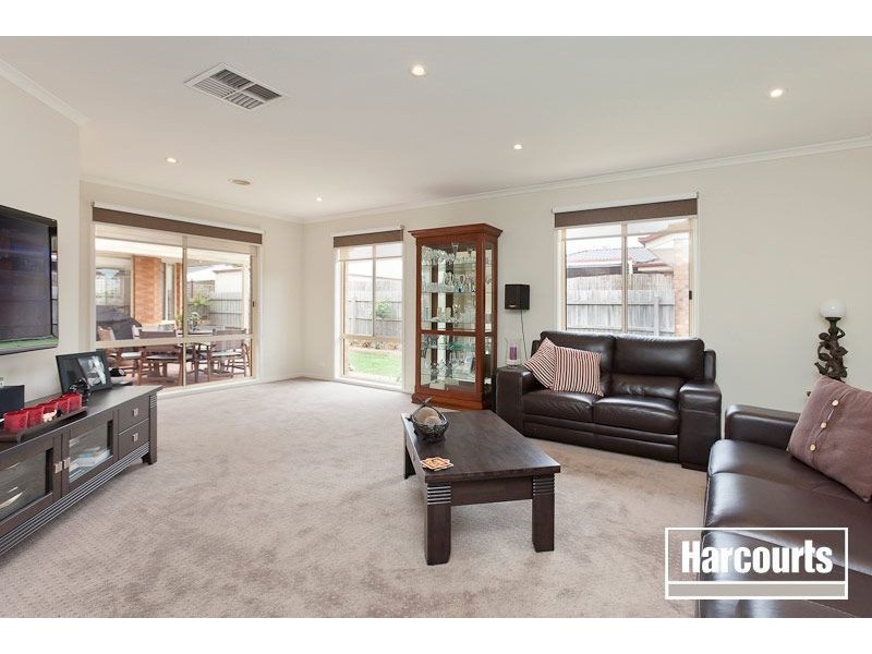 5 Hatten Place, Berwick VIC 3806