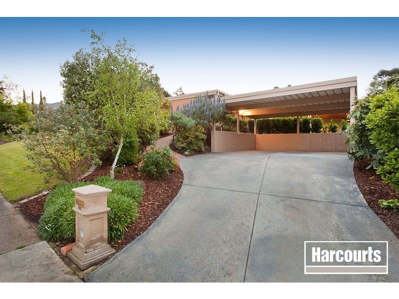 15 Howell Drive, Berwick VIC 3806