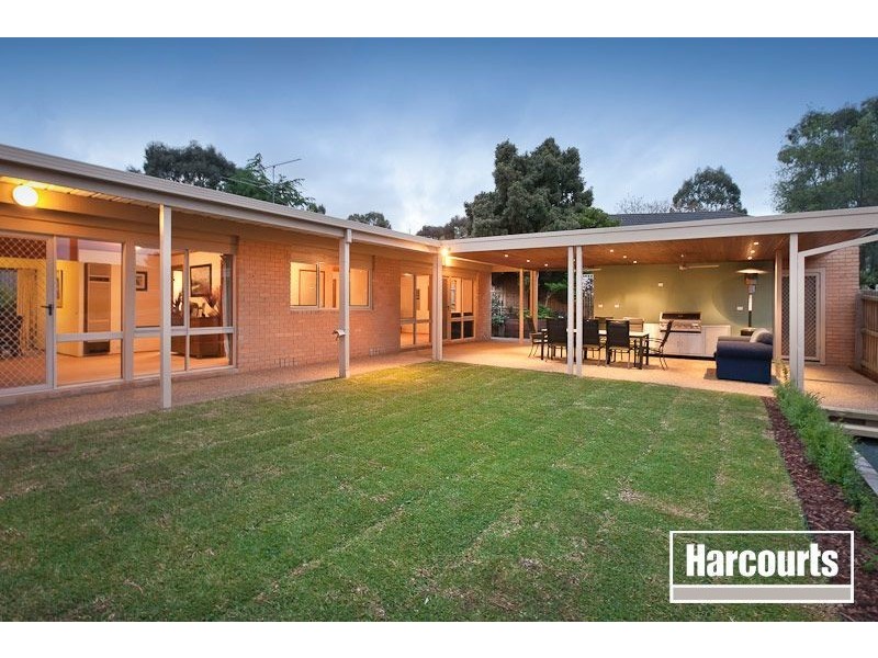 15 Howell Drive, Berwick VIC 3806
