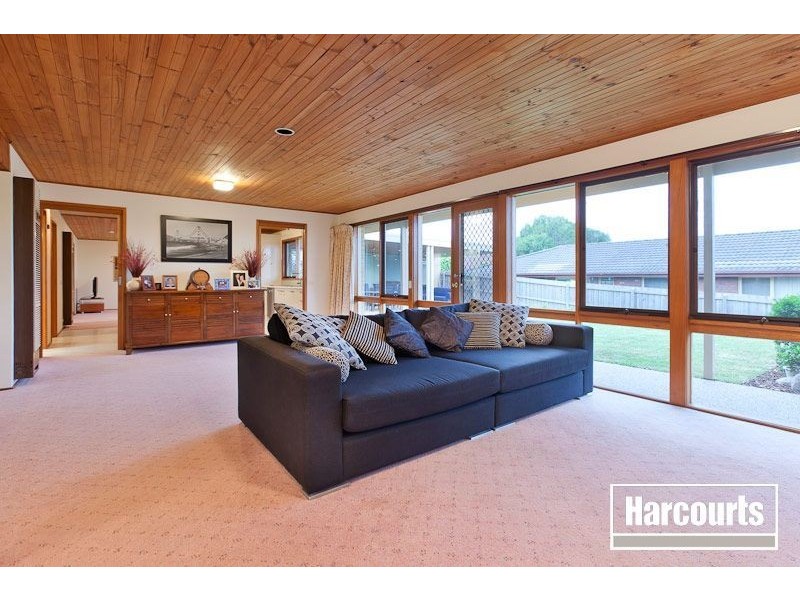 15 Howell Drive, Berwick VIC 3806