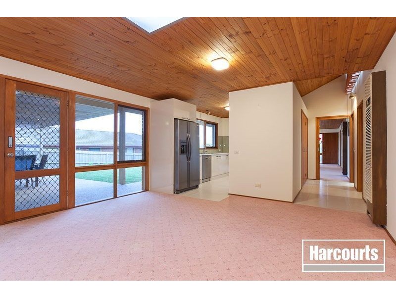 15 Howell Drive, Berwick VIC 3806