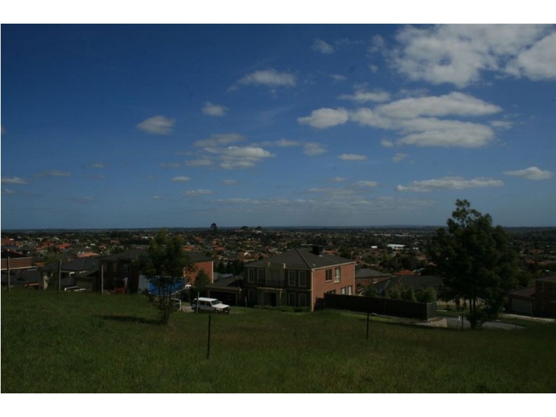 19 Montbrae Circuit, Narre Warren VIC 3805