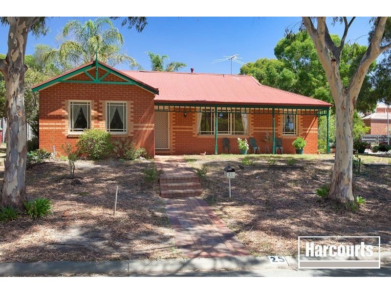 25 Adelong Court, Berwick VIC 3806