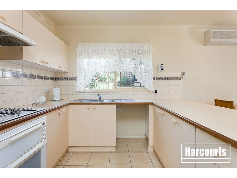 25 Adelong Court, Berwick VIC 3806