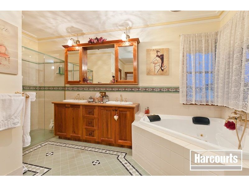 10 Barellan Mews, Berwick VIC 3806