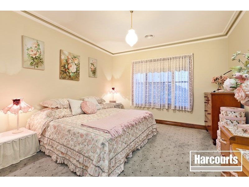 10 Barellan Mews, Berwick VIC 3806