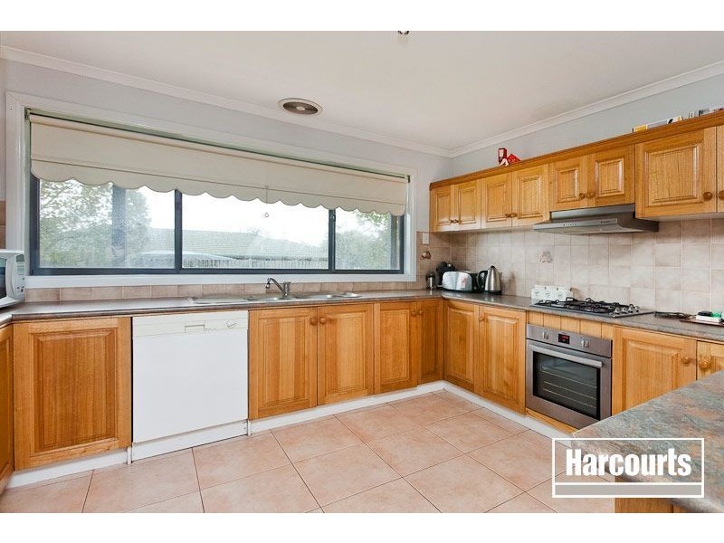 10 Delhuntly Rise, Narre Warren South VIC 3805