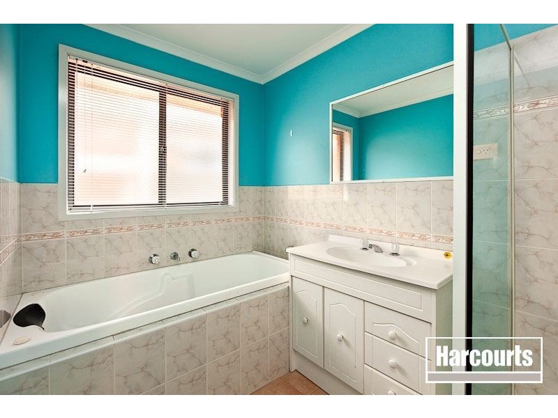 10 Delhuntly Rise, Narre Warren South VIC 3805