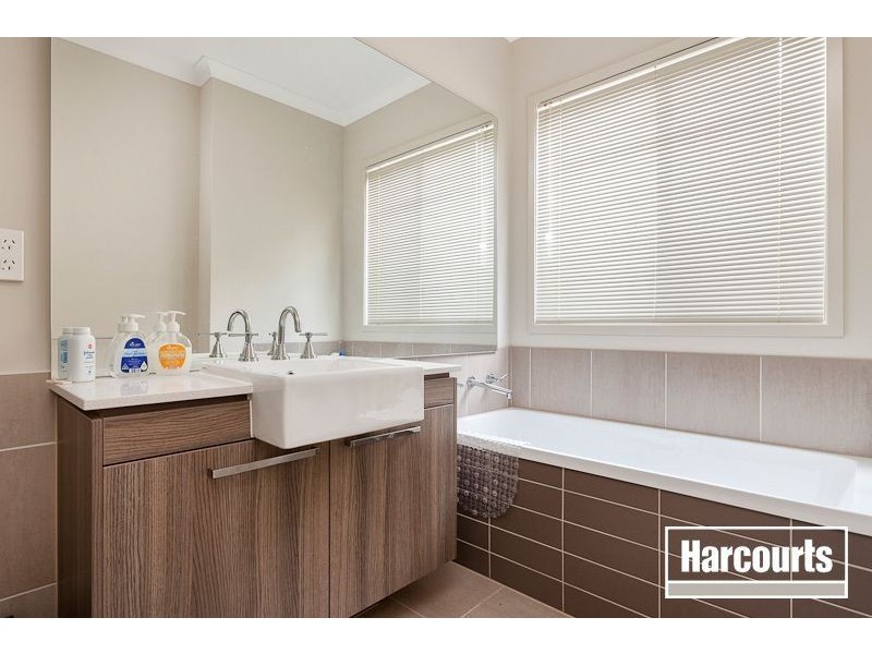 11 Karlson Way, Cranbourne North VIC 3977