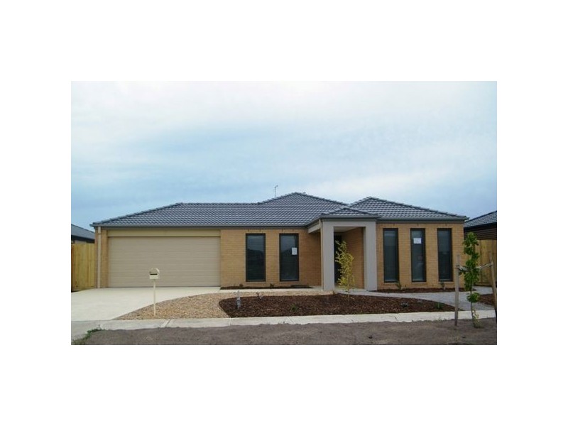 13 Kirwan Drive, Cranbourne VIC 3977