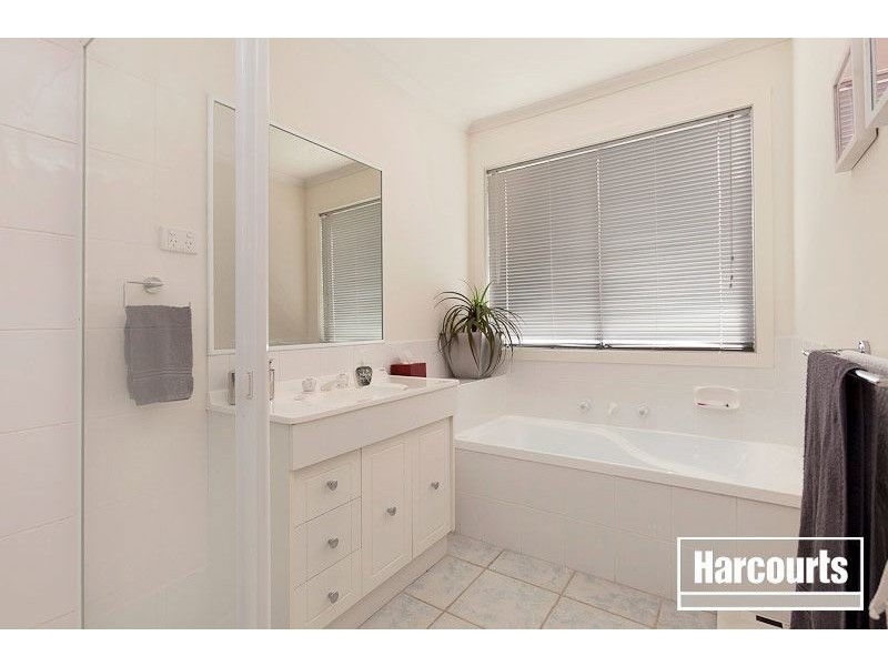 132 Sweeney Drive, Narre Warren VIC 3805