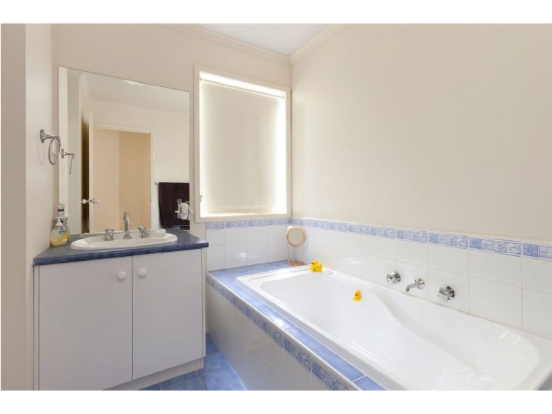 17 Clocktower Court, Berwick VIC 3806