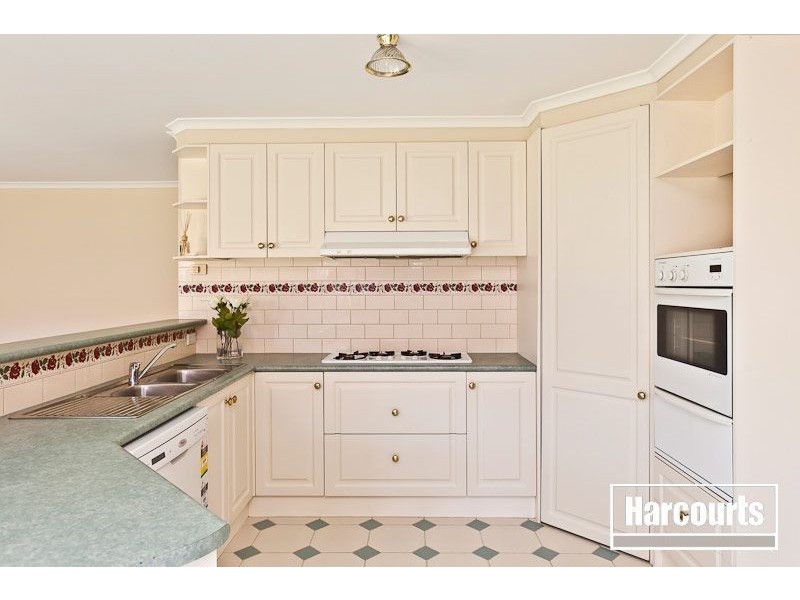 35 Sandalwood Drive, Narre Warren VIC 3805