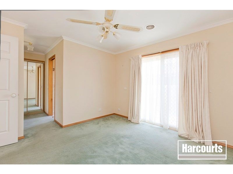 35 Sandalwood Drive, Narre Warren VIC 3805