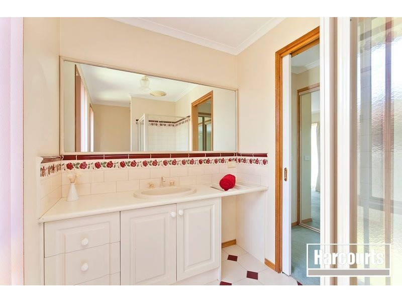 35 Sandalwood Drive, Narre Warren VIC 3805