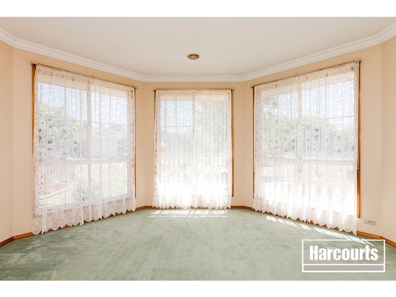 35 Sandalwood Drive, Narre Warren VIC 3805