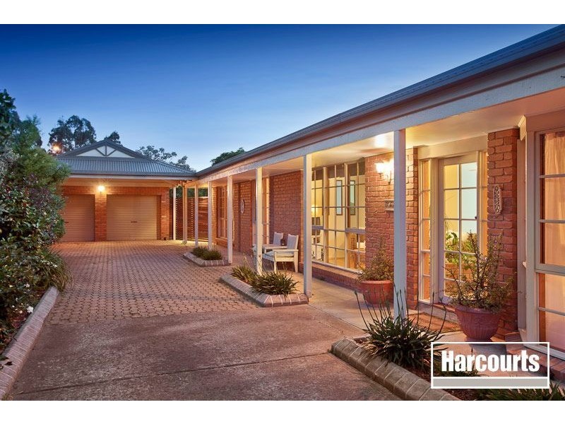 11 Hollydale Close, Berwick VIC 3806