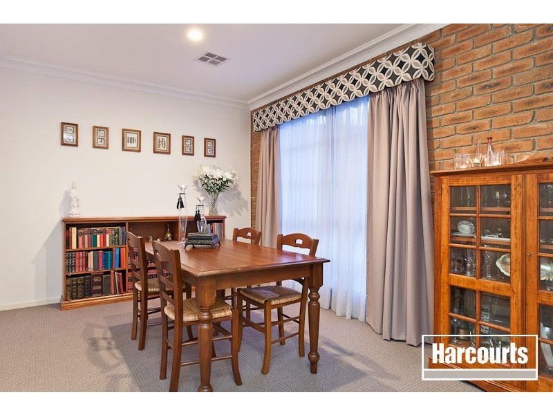 11 Hollydale Close, Berwick VIC 3806